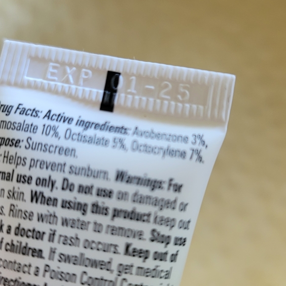 NWT La roche-posay Anthelios Melt-In Milk Body and Face Sunscreen SPF 60 , 15 mL - Picture 4 of 4